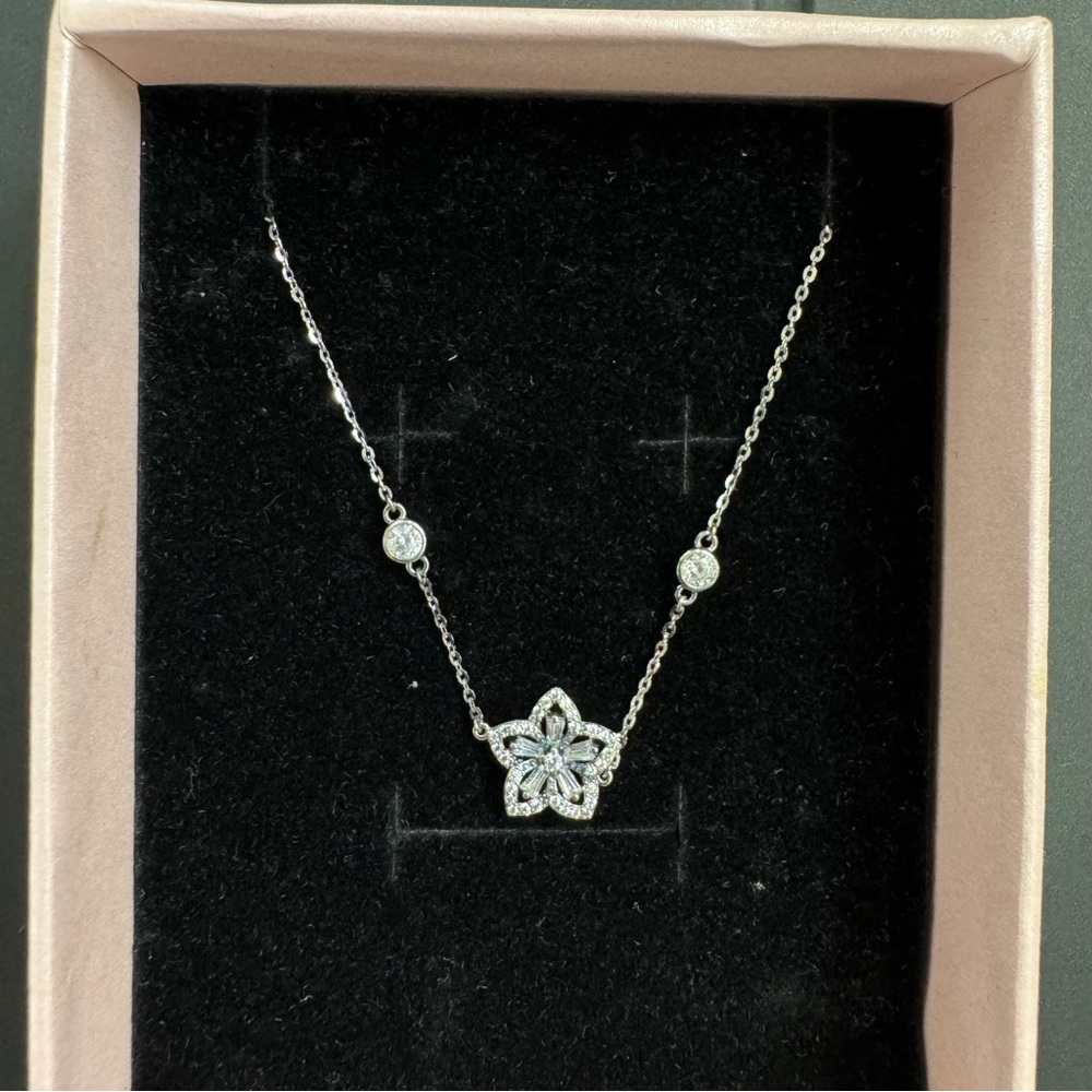 Meissa Flower Necklace